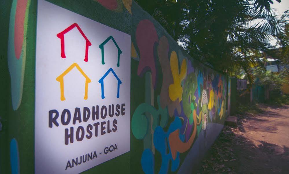 Anjuna By Roadhouse Hostels Goa Bagian luar foto