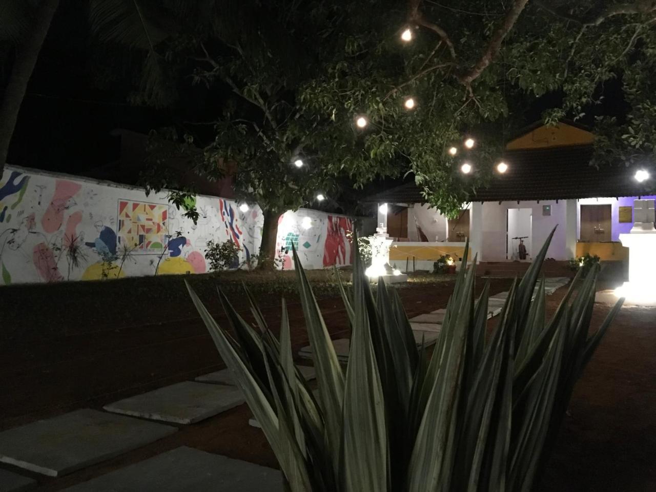Anjuna By Roadhouse Hostels Goa Bagian luar foto