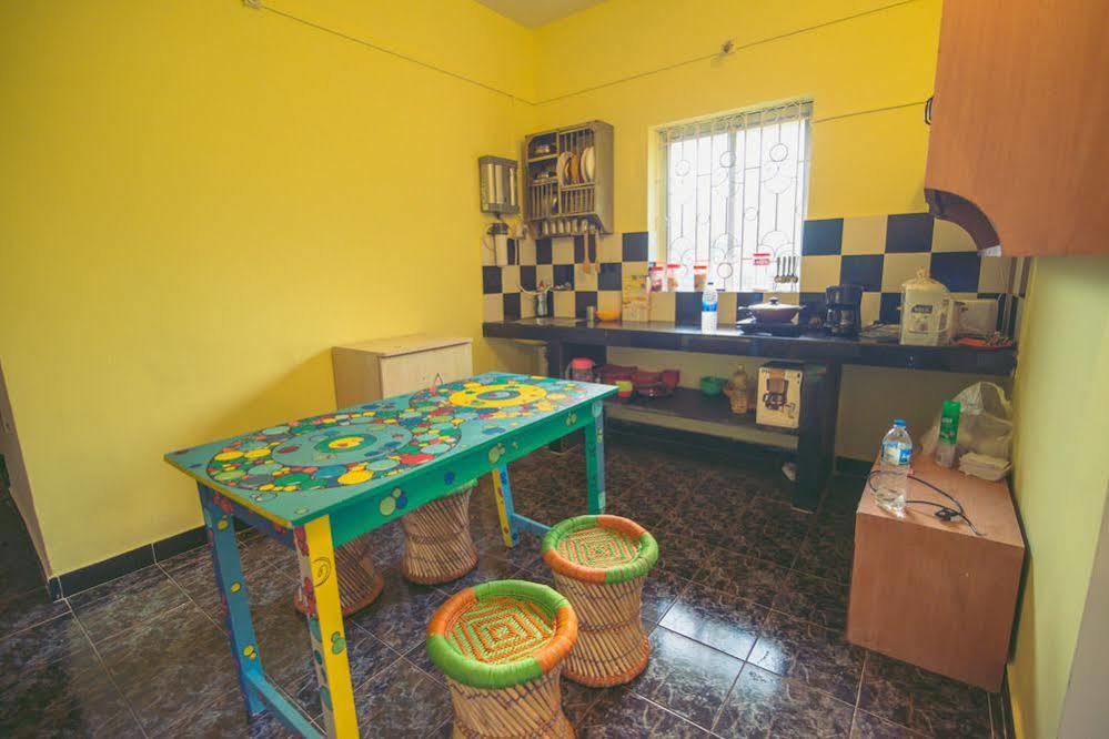 Anjuna By Roadhouse Hostels Goa Bagian luar foto